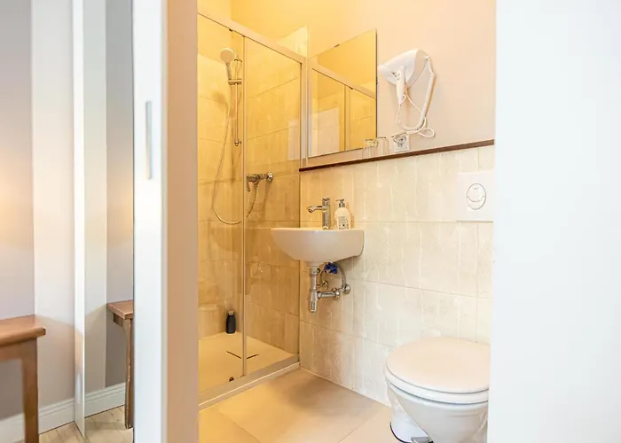 1 Aprt & 5 Stylish Rooms, Comfort & Convenience Combined Wenen