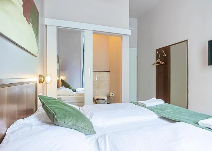1 Aprt & 5 Stylish Rooms, Comfort & Convenience Combined Appartement
