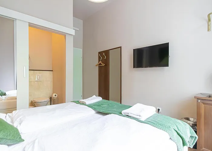 1 Aprt & 5 Stylish Rooms, Comfort & Convenience Combined