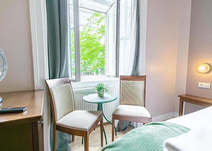 1 Aprt & 5 Stylish Rooms, Comfort & Convenience Combined Appartement