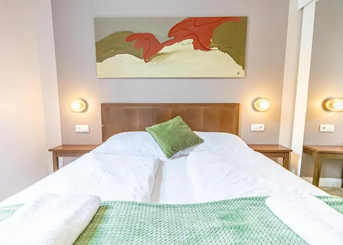 1 Aprt & 5 Stylish Rooms, Comfort & Convenience Combined Appartement *