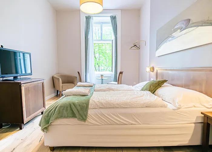 Appartement 1 Aprt & 5 Stylish Rooms, Comfort & Convenience Combined
