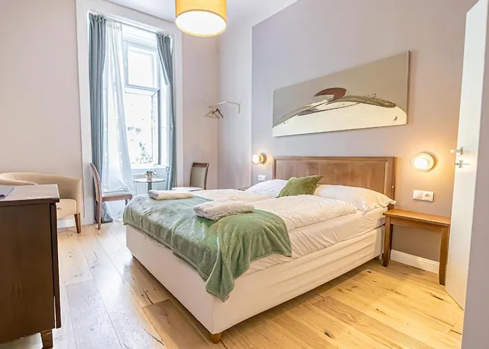 1 Aprt & 5 Stylish Rooms, Comfort & Convenience Combined Wenen