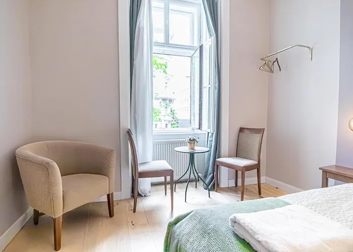 1 Aprt & 5 Stylish Rooms, Comfort & Convenience Combined *