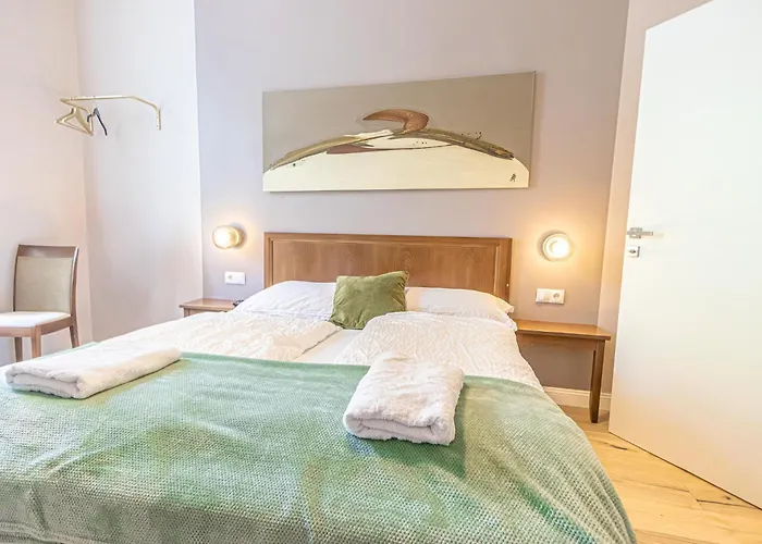 Appartement 1 Aprt & 5 Stylish Rooms, Comfort & Convenience Combined