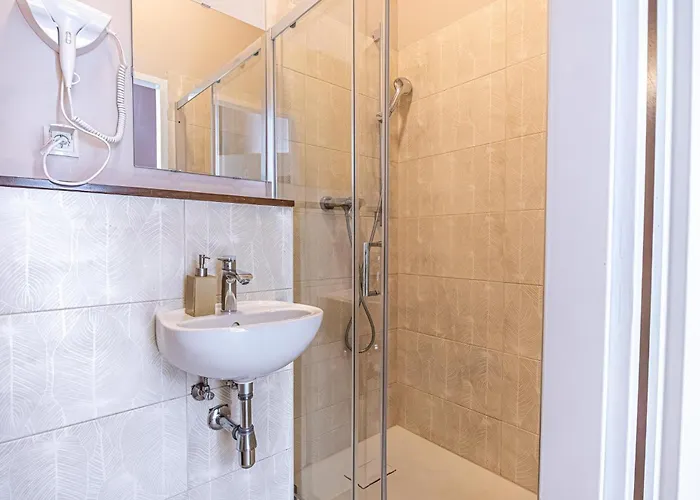 1 Aprt & 5 Stylish Rooms, Comfort & Convenience Combined Appartement
