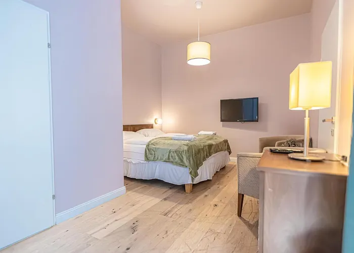 Appartement 1 Aprt & 5 Stylish Rooms, Comfort & Convenience Combined