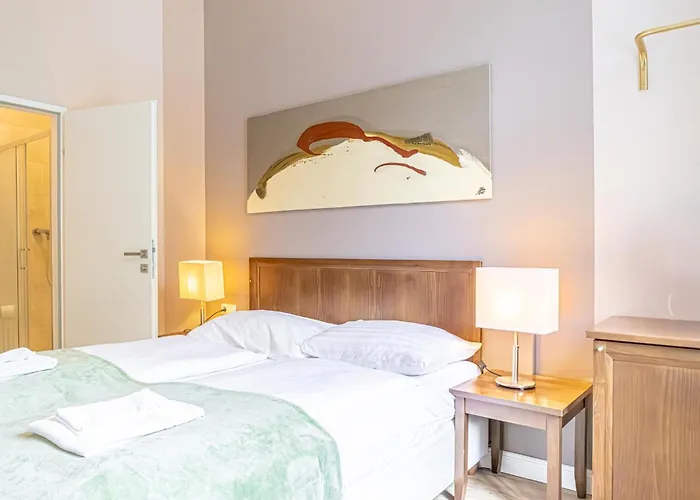 1 Aprt & 5 Stylish Rooms, Comfort & Convenience Combined