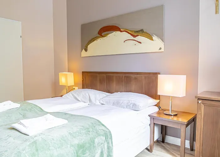 Appartement 1 Aprt & 5 Stylish Rooms, Comfort & Convenience Combined