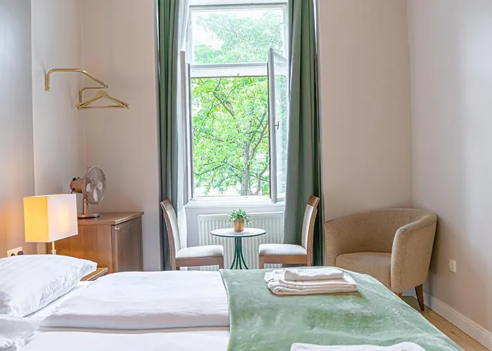 Appartement 1 Aprt & 5 Stylish Rooms, Comfort & Convenience Combined *
