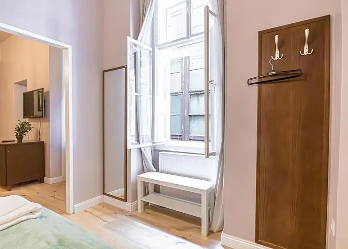 1 Aprt & 5 Stylish Rooms, Comfort & Convenience Combined