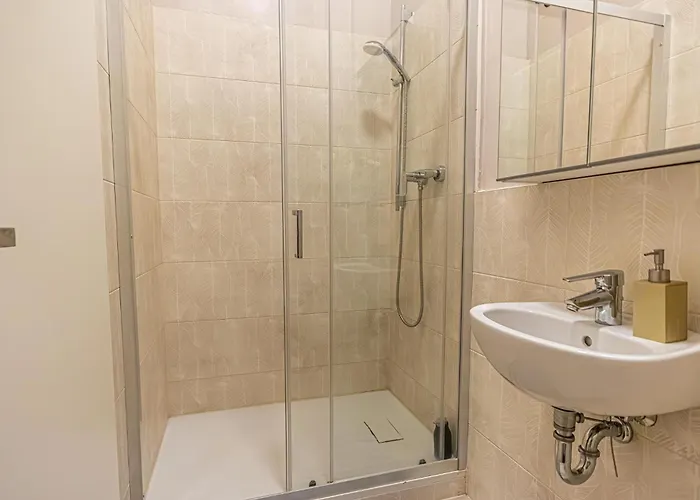 1 Aprt & 5 Stylish Rooms, Comfort & Convenience Combined Appartement Wenen
